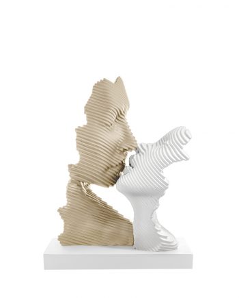 SCULTURA BACIO STILIZZATO BIANCO E NOCCIOLA