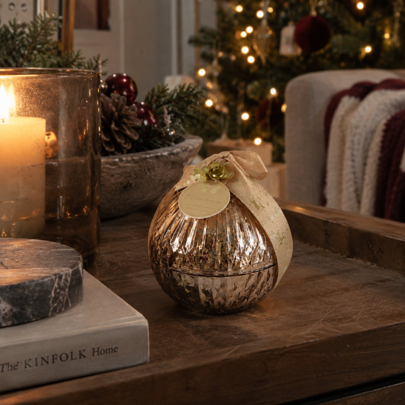 Candela Oro Sfera con Profumo Cinnamon D8
